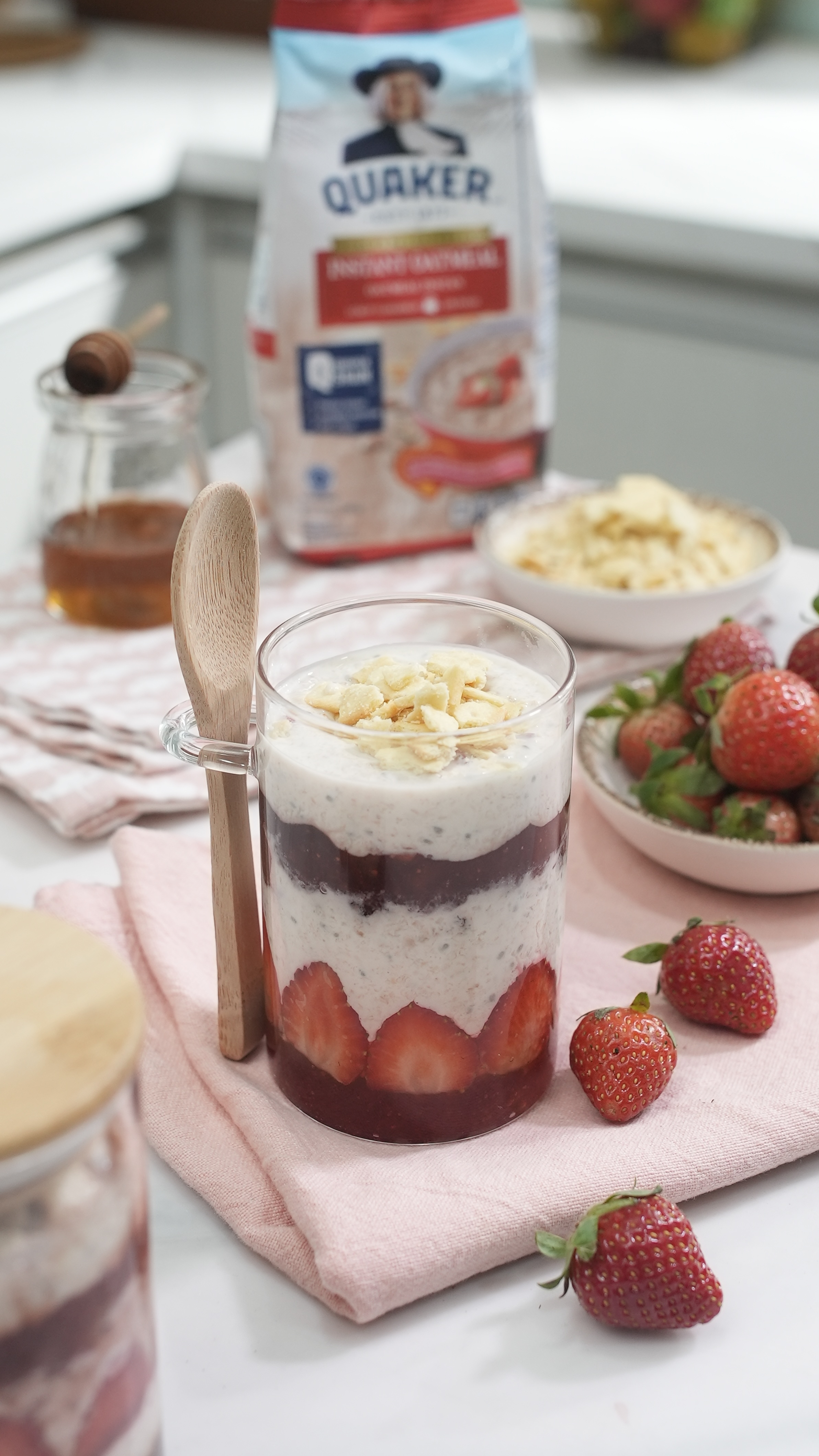 Strawberry Cheesecake Overnight Oats